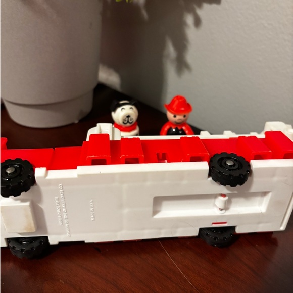 Vintage Fisher Price Fire Truck Toy W/Firefighter & Dalmatian dog - Picture 6 of 7